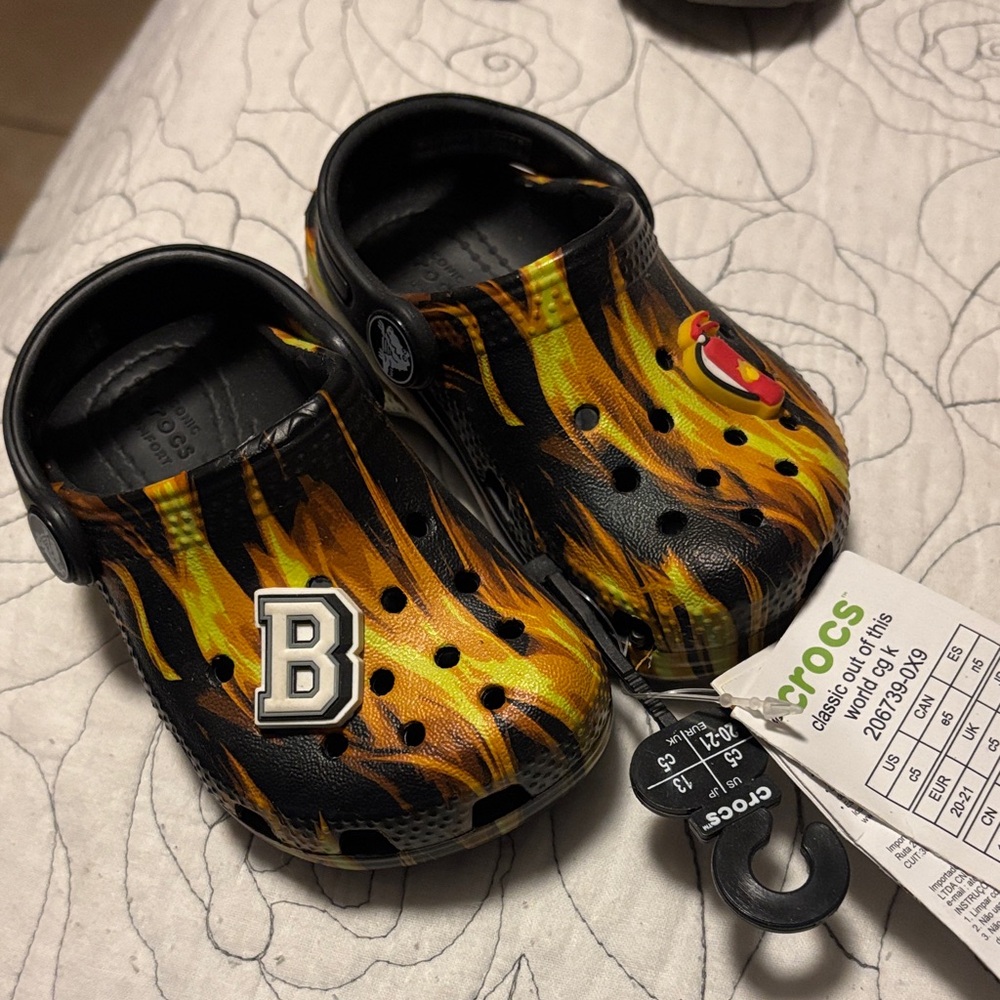 CROCS Kids Black and Yellow Flame Slippers. NWT